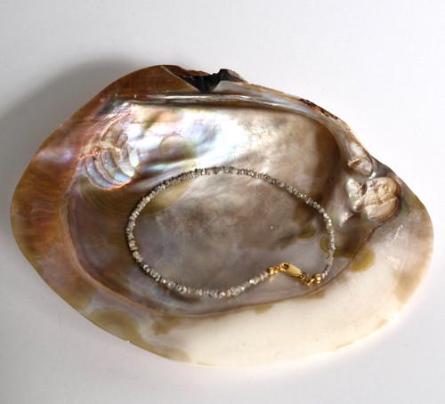 Armband aus silbergrauen
